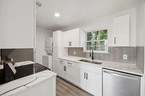 809 W Broadus Ave, Fort Worth, TX, 76115-2408 | Card Image