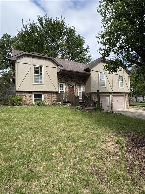 1112 Fairway Dr, Richmond, MO, 64085-2302 | Card Image