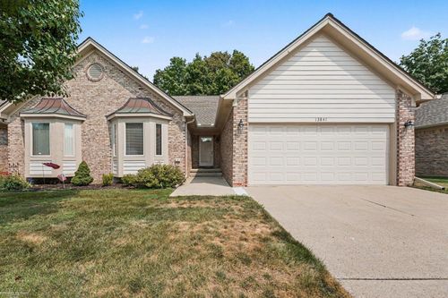 13841 Treeland Dr, Shelby Township, MI, 48315-6058 | Card Image