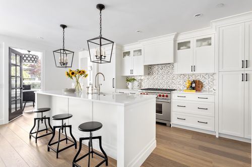 102-1055 Ridgewood Dr, North Vancouver, BC, V7R0A6 | Card Image