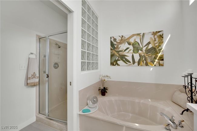 10001 Cresent Creek Dr, House other with 2 bedrooms, 2 bathrooms and null parking in Las Vegas NV | Image 36