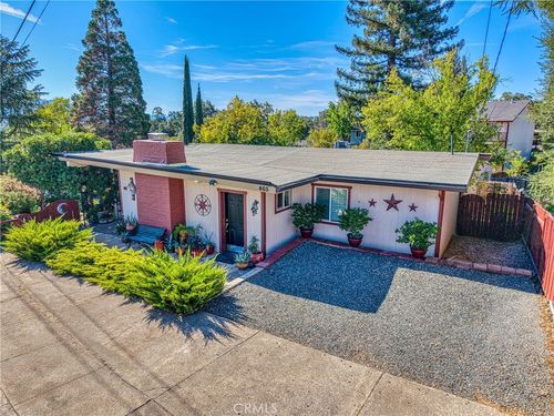 465 Hillcrest Dr, Lakeport, CA, 95453 | Card Image