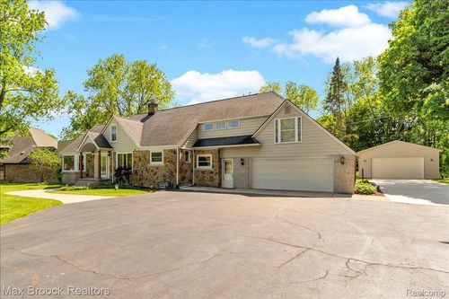 43747 Woodward Ave, Bloomfield Hills, MI, 48302-5003 | Card Image