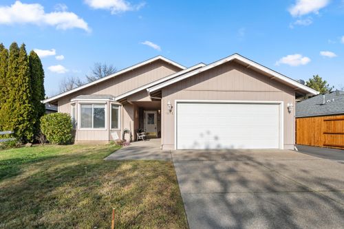 1025 Fairfield Ave, Central Point, OR, 97502-4835 | Card Image