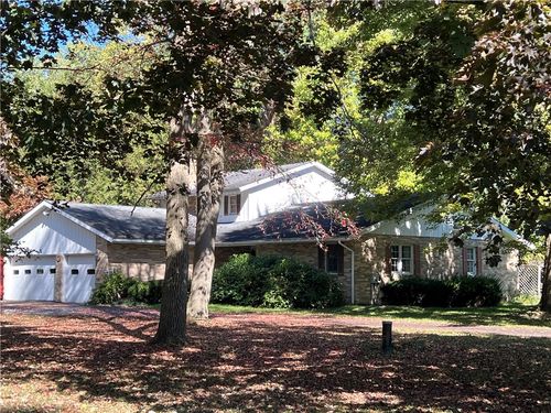 123 Longwell Dr, Grove City, PA, 16127-6447 | Card Image