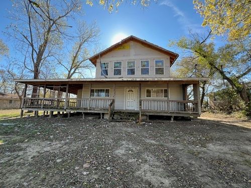213 W Main St, Pecan Gap, TX, 75469-9605 | Card Image