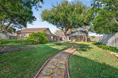 1614 Crestmont St, Wharton, TX, 77488-3433 | Card Image