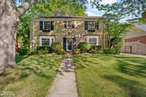 8 Radnor Cir, Grosse Pointe Farms, MI, 48236-3813 | Card Image