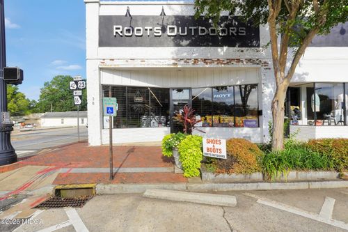38 Oak St, Jackson, GA, 30233-1941 | Card Image