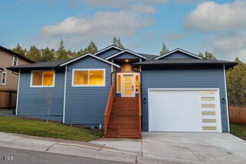 133-1155 Orange Blossom Dr, Klamath Falls, OR, 97601-8782 | Card Image