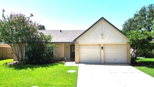 13511 Lyndonville Dr, Houston, TX, 77041-4804 | Card Image