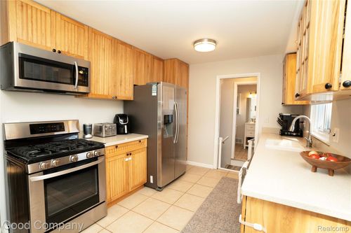 1028 N Kenwood Ave, Royal Oak, MI, 48067-1506 | Card Image