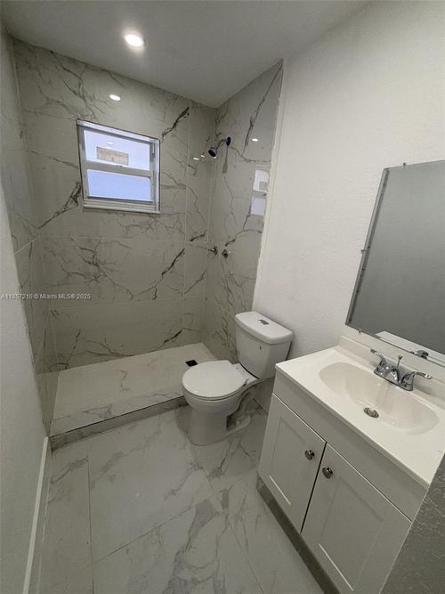 apt-6-629 Sw 10th St, MIAMI, FL, 33130-3853 | Card Image
