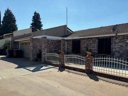 1721 E Cross Avenue, Tulare, CA, 93274 | Card Image