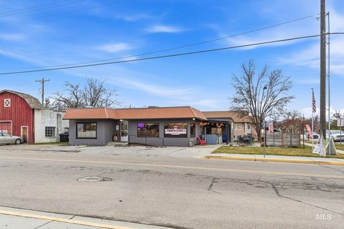 105 E 4th St, Emmett, ID, 83617-3053 | Card Image