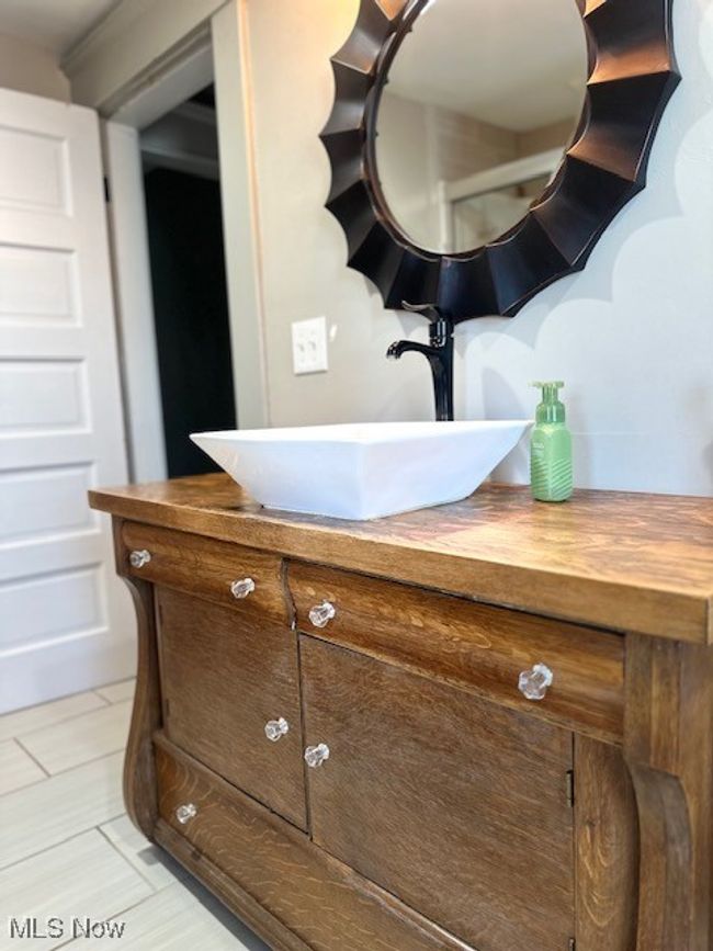 Bathroom on upper level | Image 18