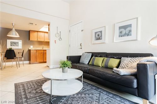 3091-4200 S Valley View Blvd, Las Vegas, NV, 89103-4029 | Card Image