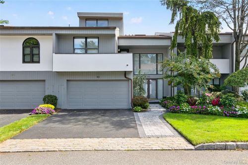 93 Eagle Chase, Woodbury, NY, 11797-2919 | Card Image