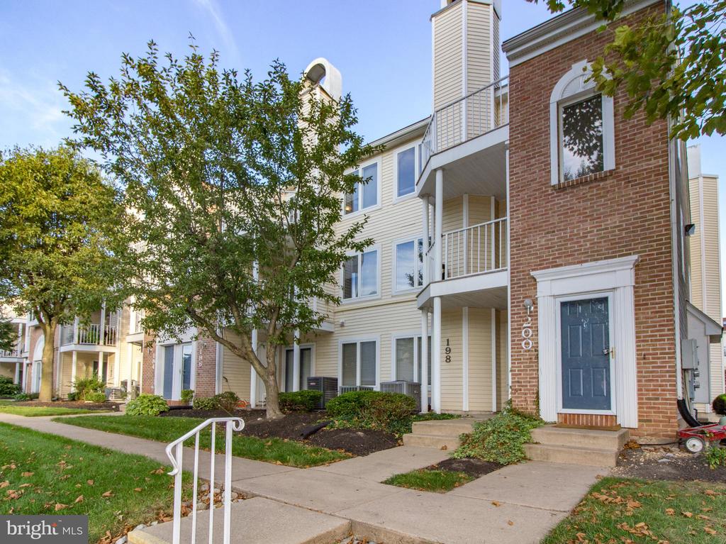 Jennifer Ct, Levittown, PA 19057