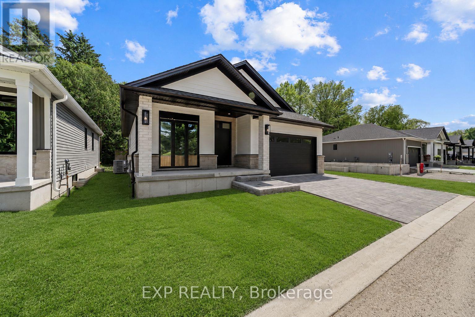 Residential in Strathroy-Caradoc (NE) 4