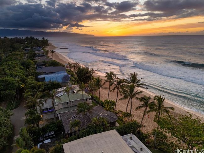 Winter Pipeline looking toward Kaena Pt | Image 12
