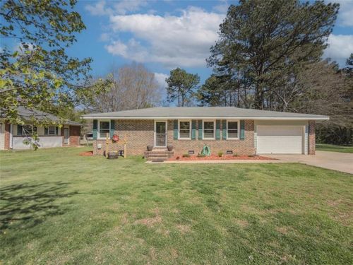 324 E Broad St, winder, GA, 30680-2204 | Card Image