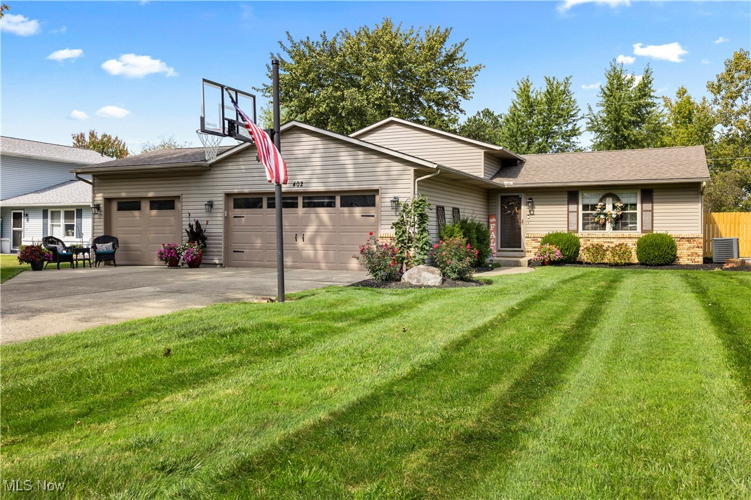 Oaknoll Dr, Amherst, OH 44001