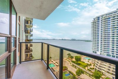 1707 - 600 Ne 36th St, Condo with 1 bedrooms, 2 bathrooms and null parking in Miami FL | Image 2