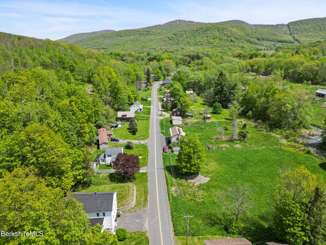 205 - 203205 Main St, Home with 5 bedrooms, 3 bathrooms and 3 parking in Hancock MA | Image 11