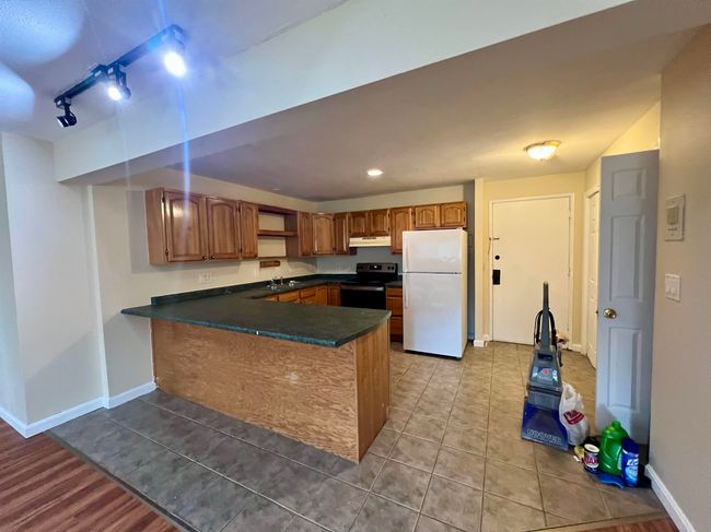 APT-11R - 128 Loudon Rd, Condo with 2 bedrooms, 1 bathrooms and null parking in Concord NH | Image 4