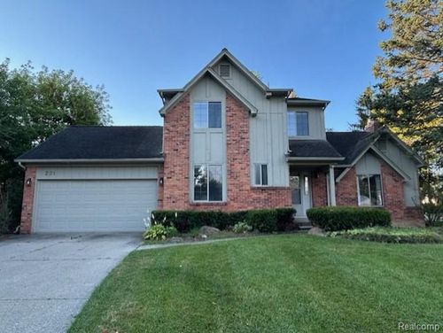 221 Torrent Ct, Rochester Hills, MI, 48307-3873 | Card Image