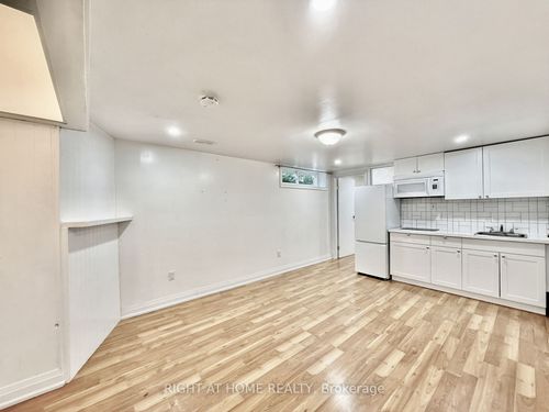 bsmt-2-116 Cherrywood Dr, Newmarket, ON, L3Y2X7 | Card Image