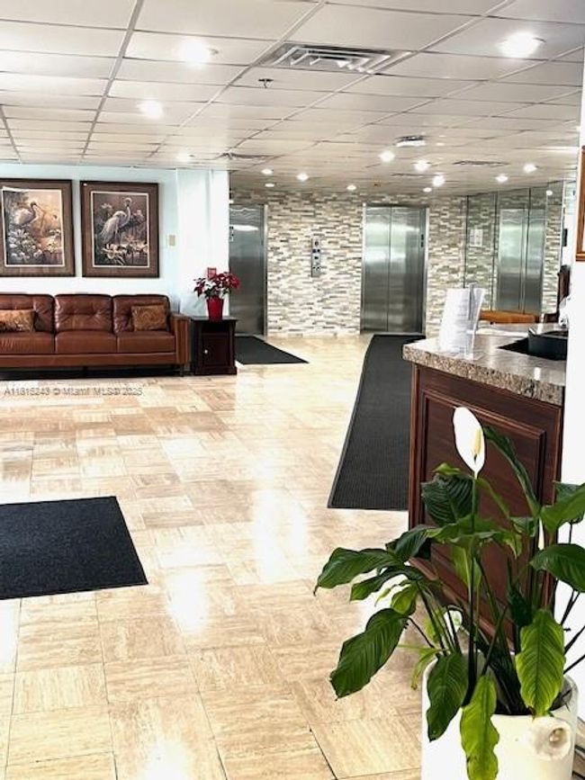 APT-1014 - 4001 Hillcrest Dr, Condo with 1 bedrooms, 2 bathrooms and null parking in Hollywood FL | Image 24