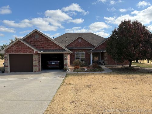 1001 Country Club Dr, Cushing, OK, 74023-8801 | Card Image