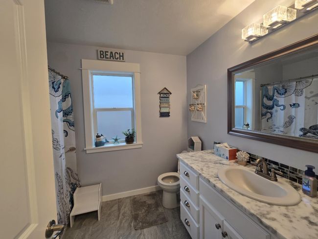260 Main bathroom | Image 17