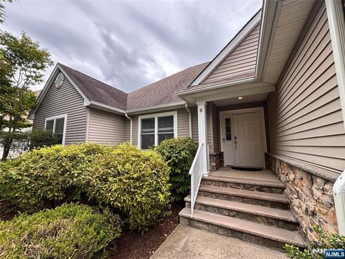 5 Little Tarn Ct, Hamburg, NJ, 07419-1262 | Card Image