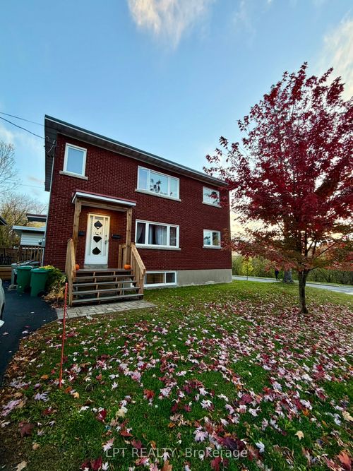 970 Gregg Street, Billings Bridge - Riverside Park and Area, ON, K1V6H6 | Card Image