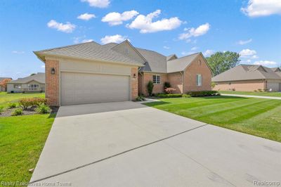 33794 Au Sable Drive, Condo with 2 bedrooms, 2 bathrooms and null parking in Chesterfield Twp MI | Image 3