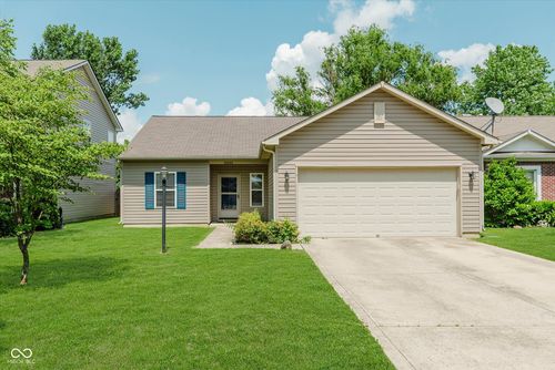 15388 Dry Creek Rd, Noblesville, IN, 46060-7242 | Card Image