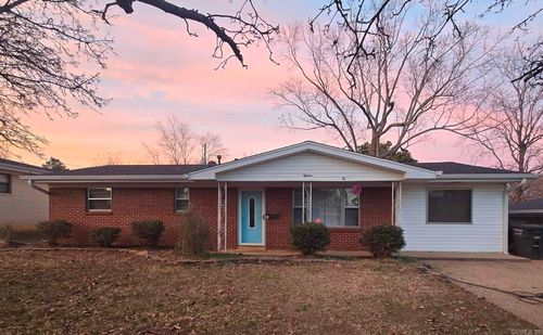 18 Kaye Ln, Jacksonville, AR, 72076-2402 | Card Image