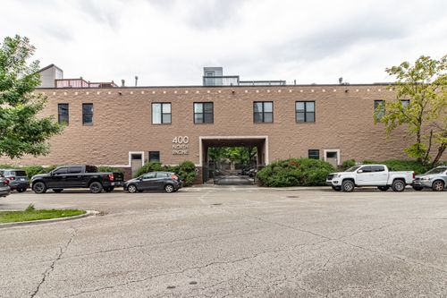 apt-110b-400 N Racine Ave, Chicago, IL, 60642-8250 | Card Image