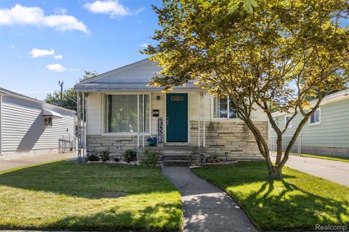 4421 Edgewood St, Dearborn Heights, MI, 48125-3227 | Card Image