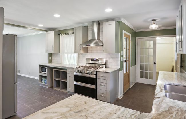 5126 Apollo Ln Sw, House other with 4 bedrooms, 2 bathrooms and null parking in Lilburn GA | Image 7