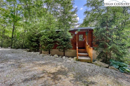 125 Hummingbird Ln, Newland, NC, 28657-8307 | Card Image