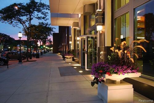 815-411 S Old Woodward Ave, Birmingham, MI, 48009-6648 | Card Image