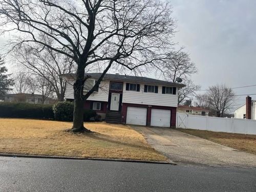 160 Van St, Brentwood, NY, 11717-7906 | Card Image