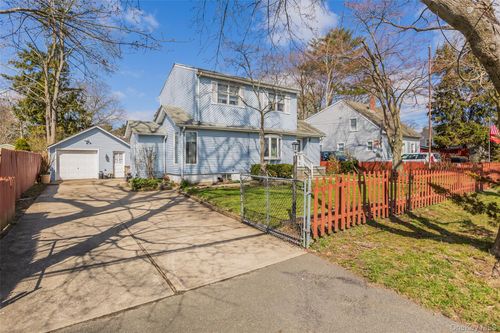 32 Jefferson Avenue, Islip, NY, 11717 | Card Image