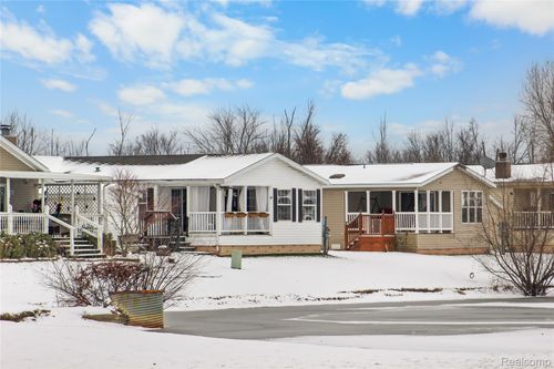 29224 Hidden River Dr, Gibraltar, MI, 48173-1247 | Card Image