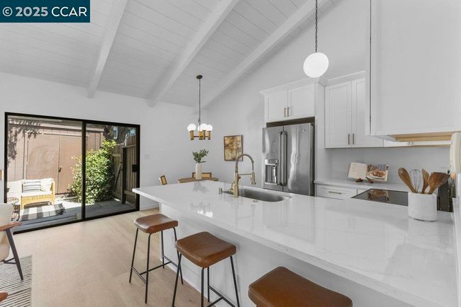 2408 Westcliffe Ln, Townhouse with 2 bedrooms, 1 bathrooms and 1 parking in Walnut Creek CA | Image 11