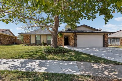 7802 N 117th East Avenue, House other with 3 bedrooms, 2 bathrooms and null parking in Owasso OK | Image 1